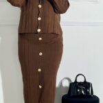 Ensemble jupe et pull avec Bouton doré Marron