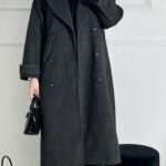 Manteau Gris Foncé élégant avec bouton noir